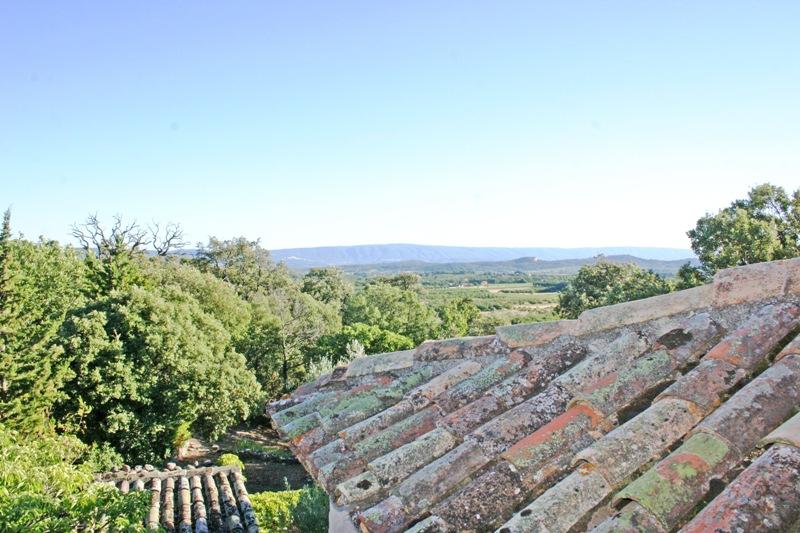 Luberon, in the heart of brushy ground, top hill, ancient converted relay post on a 6 hectares plot